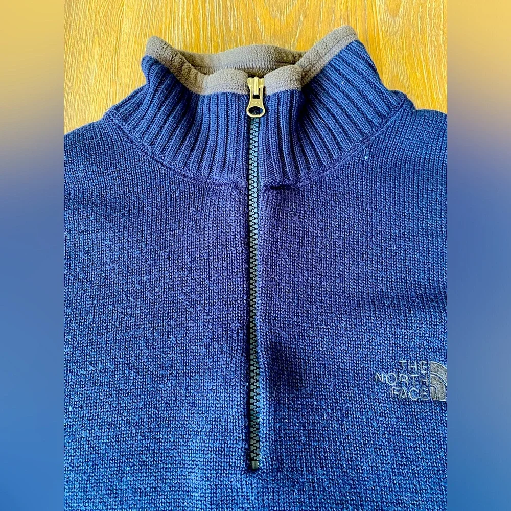The North Face A5 series, 1/4 zip, wool blend pullover, size medium,